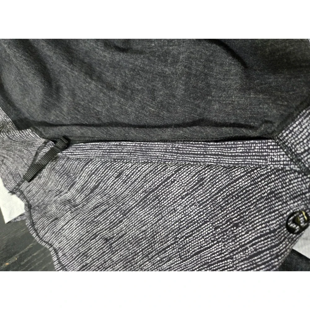 Lululemon Vinyasa Scarf Heathered Grey White Snap Wrap Infinity Pocket OS